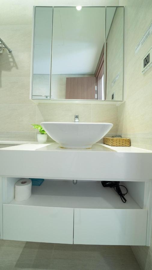 Bom Homes- Vinhomes Metropolis-Service Apartment Ханой Екстер'єр фото